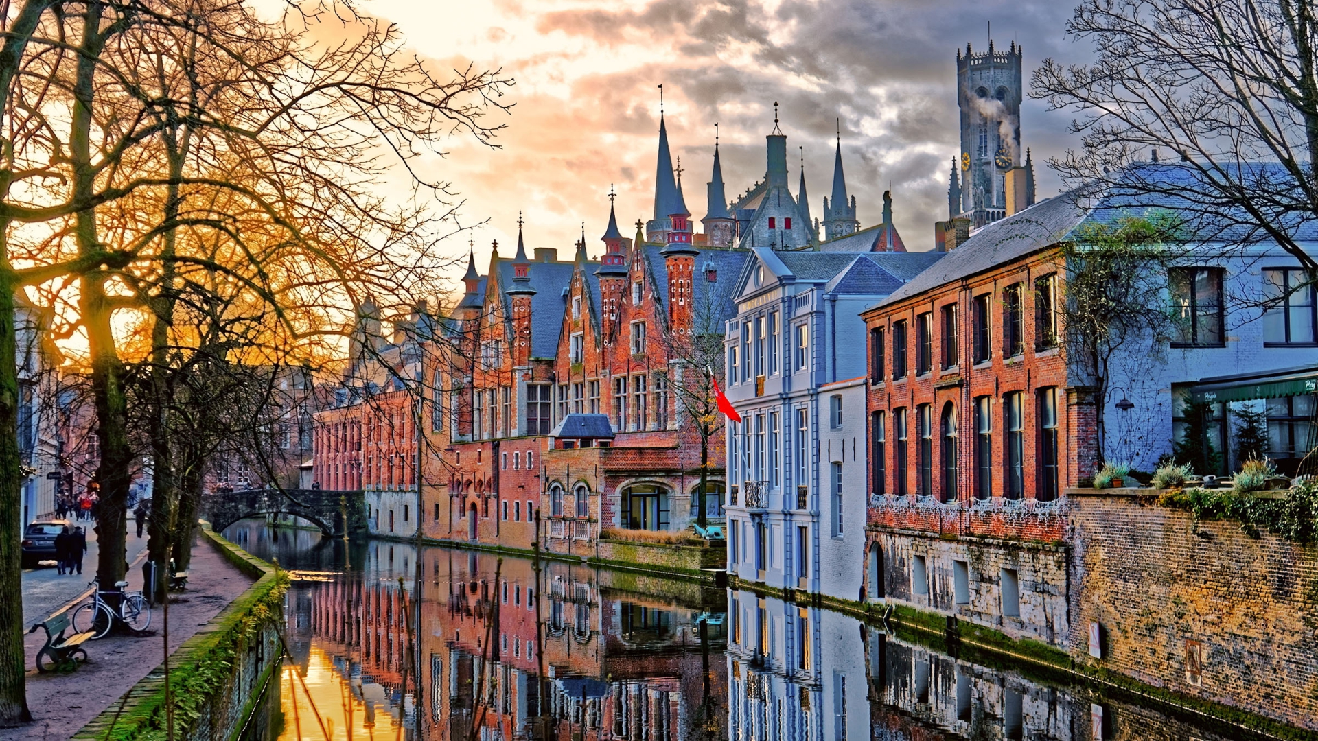 Brujas, la ciudad medieval de torres y canales que enamora (Guía y consejos)
