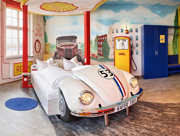 V8, el hotel para los fanáticos de los autos